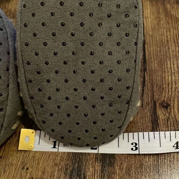 Infant Slipper Socks. Size 18-24 M. - Picture 4 of 5